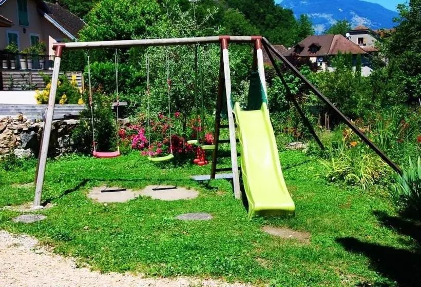 Aamiaismajoitus (B&B) Auberge De Portout