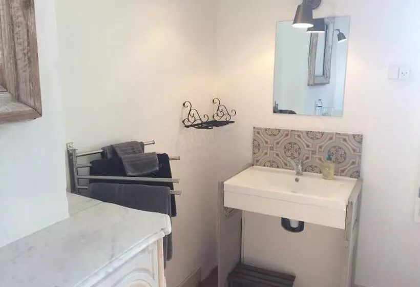 ベッドアンドブレックファースト Chambres D Hôtes La Cour D été