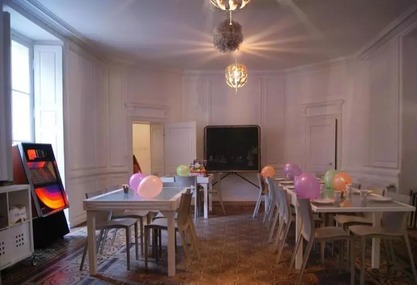 ベッドアンドブレックファースト Château De Seurre   No Boring People Please   O6 Io 66 95 83