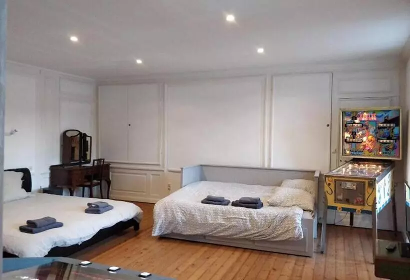 ベッドアンドブレックファースト Château De Seurre   No Boring People Please   O6 Io 66 95 83