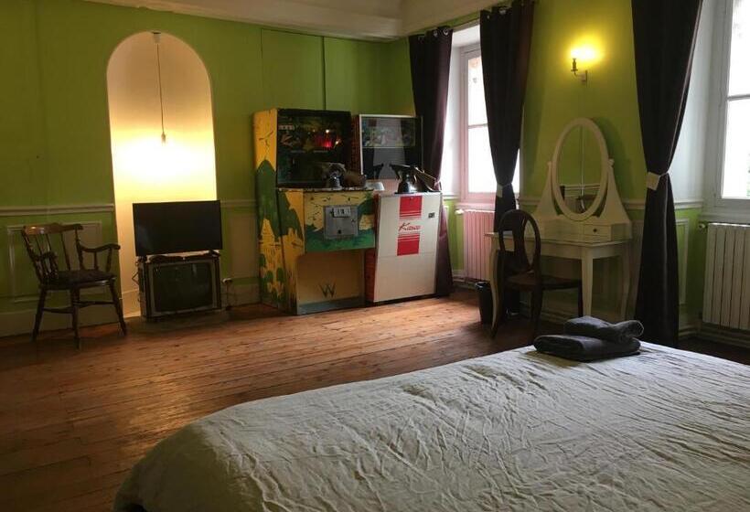 مبيت وإفطار Château De Seurre   No Boring People Please   O6 Io 66 95 83