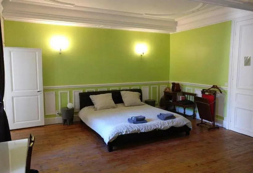 ベッドアンドブレックファースト Château De Seurre   No Boring People Please   O6 Io 66 95 83