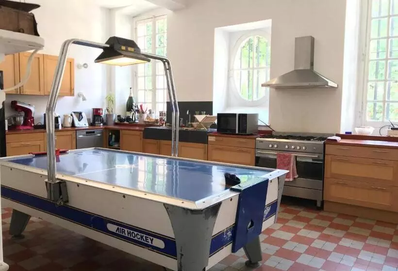 ベッドアンドブレックファースト Château De Seurre   No Boring People Please   O6 Io 66 95 83