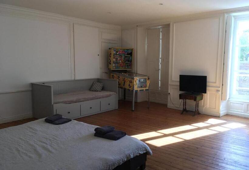 مبيت وإفطار Château De Seurre   No Boring People Please   O6 Io 66 95 83