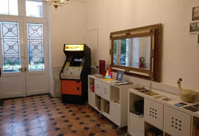 ベッドアンドブレックファースト Château De Seurre   No Boring People Please   O6 Io 66 95 83