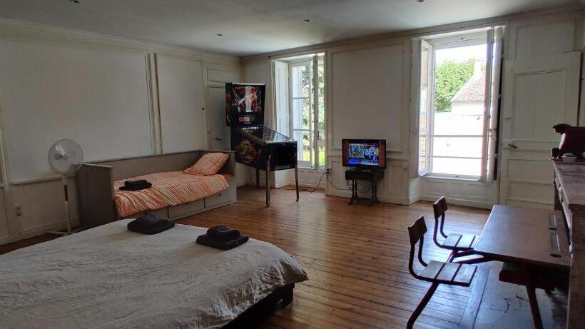 مبيت وإفطار Château De Seurre   No Boring People Please   O6 Io 66 95 83