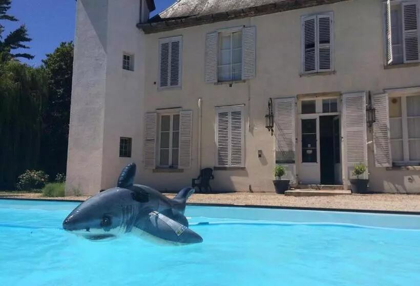 ベッドアンドブレックファースト Château De Seurre   No Boring People Please   O6 Io 66 95 83