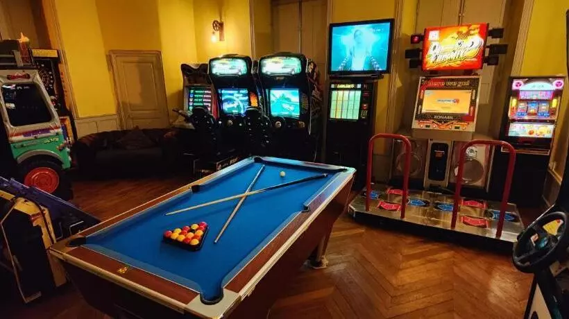 ベッドアンドブレックファースト Château De Seurre   No Boring People Please   O6 Io 66 95 83