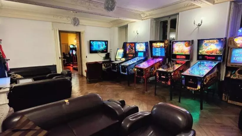 ベッドアンドブレックファースト Château De Seurre   No Boring People Please   O6 Io 66 95 83