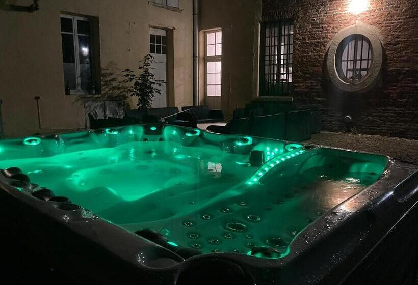 مبيت وإفطار Château De Seurre   No Boring People Please   O6 Io 66 95 83