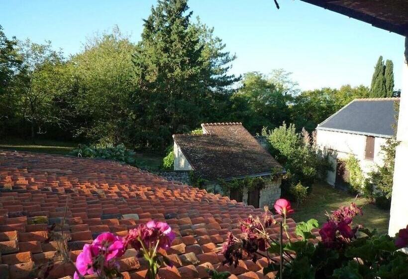 مبيت وإفطار Le Logis Du Peu Girard