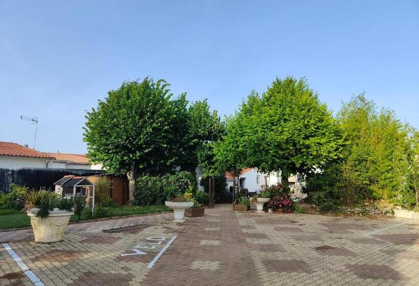 בית מלון כפרי Auberge Le Chata