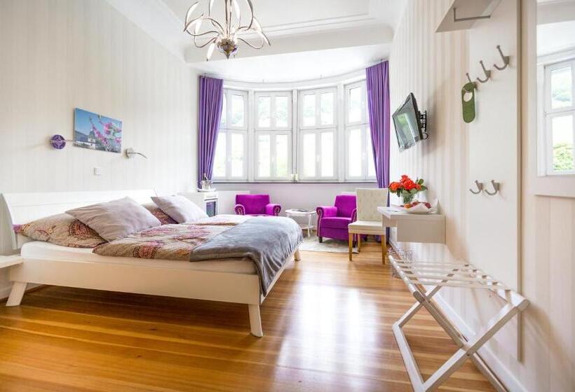 Hotel Gästehaus & Weingut Clüsserath Weiler