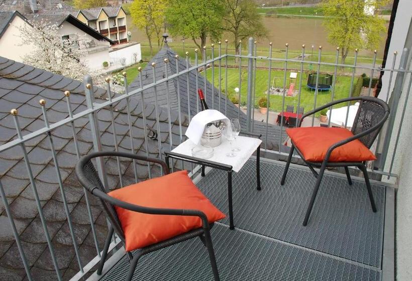 Hotel Gästehaus & Weingut Clüsserath Weiler