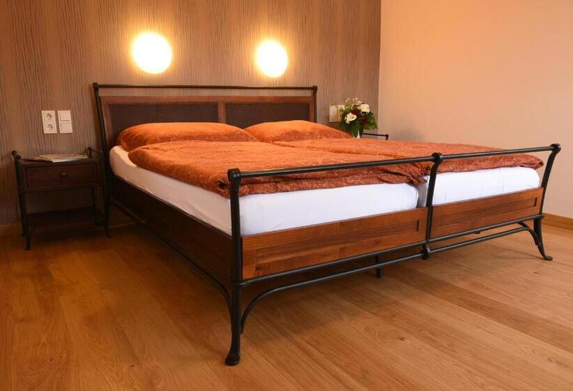 Hotel Gästehaus & Weingut Clüsserath Weiler