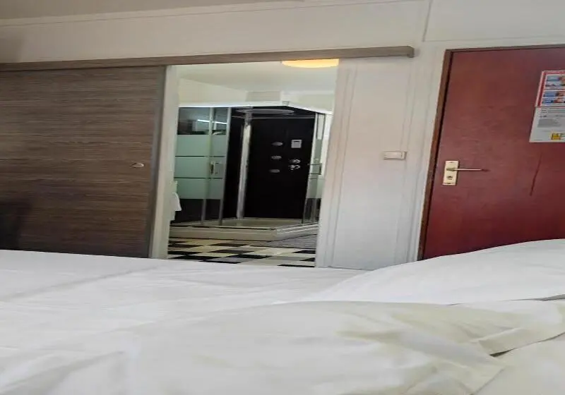 هتل Hôtel Résidence Saint Ouen