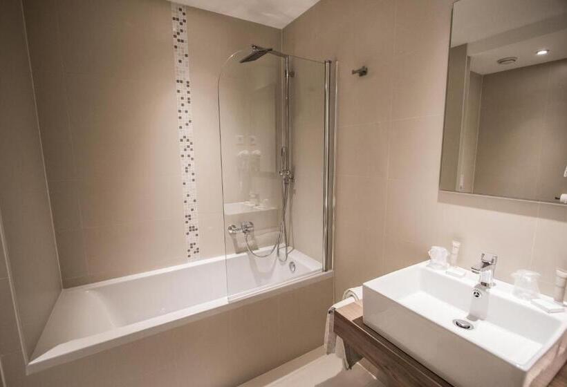 هتل Les Voyageurs