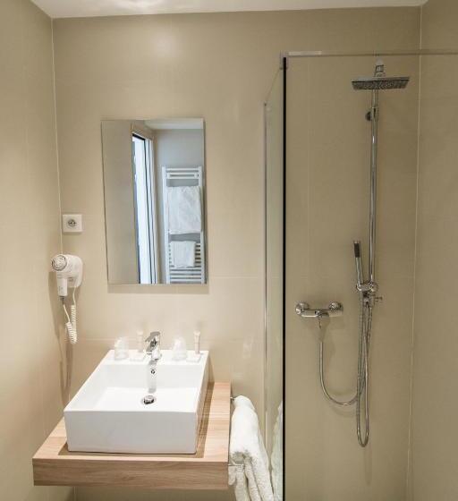 هتل Les Voyageurs