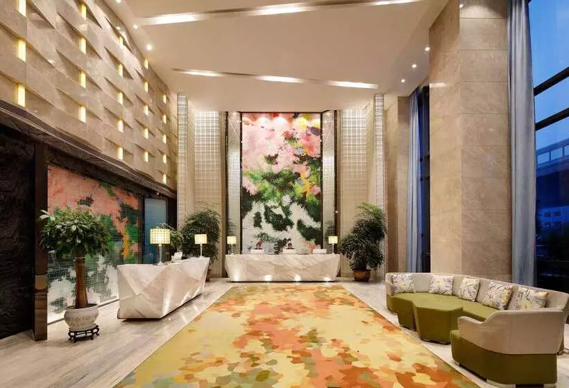 ホテル Ramada Encore Wuhan