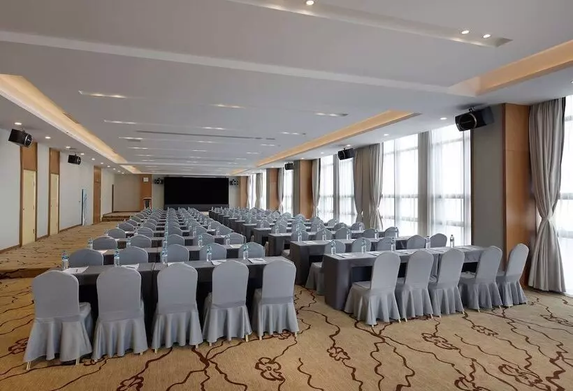 ホテル Ramada Encore Wuhan