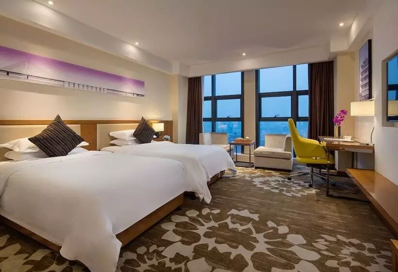 ホテル Ramada Encore Wuhan