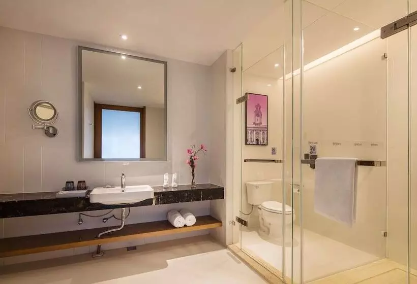 ホテル Ramada Encore Wuhan