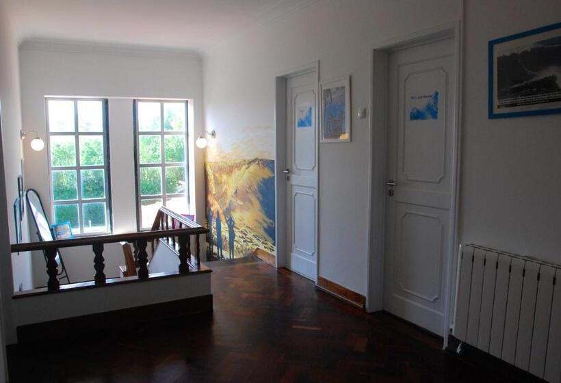 Carcavelos Surf Hostel And Surf Camp