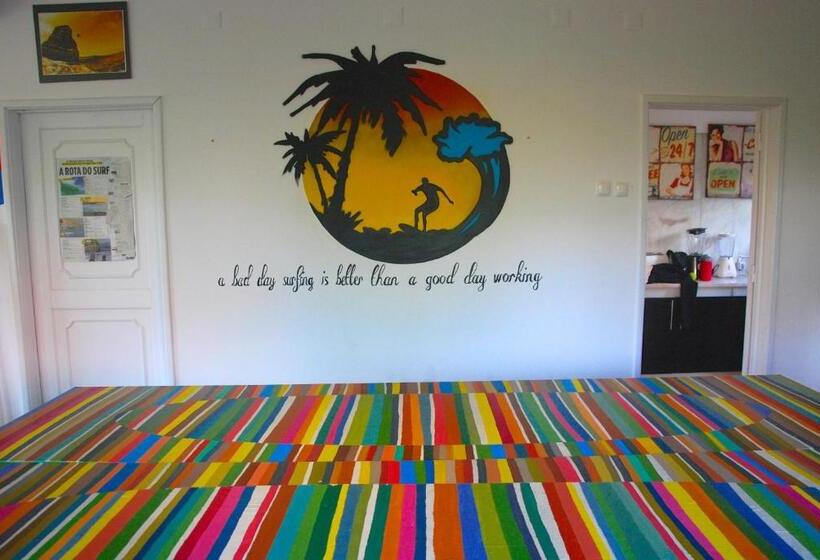 Carcavelos Surf Hostel And Surf Camp