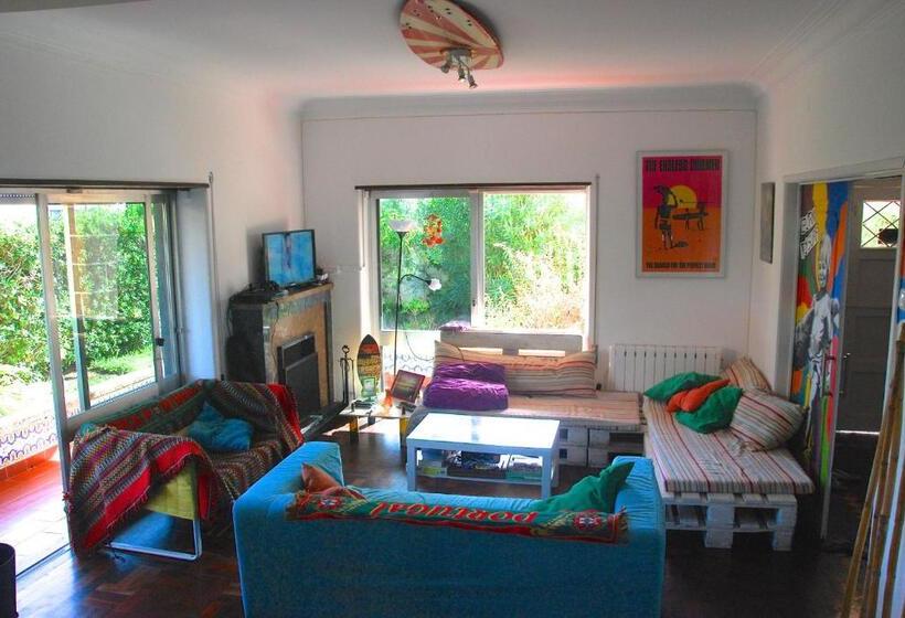 Carcavelos Surf Hostel And Surf Camp