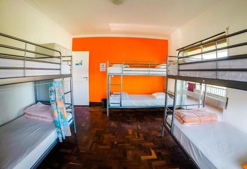 Carcavelos Surf Hostel And Surf Camp