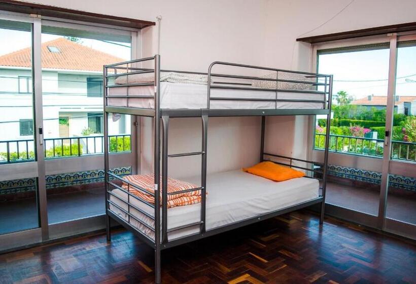 Carcavelos Surf Hostel And Surf Camp