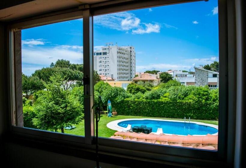 Carcavelos Surf Hostel And Surf Camp