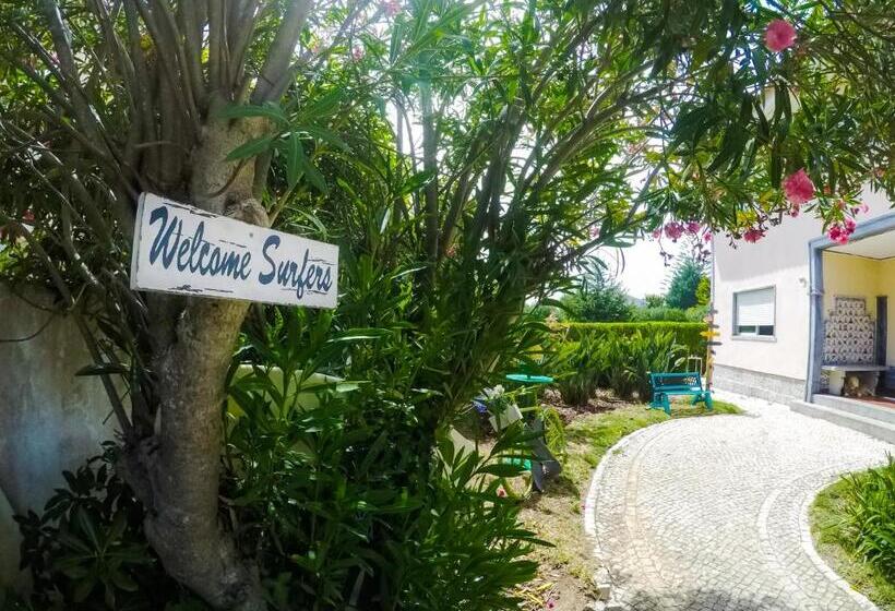 Carcavelos Surf Hostel And Surf Camp