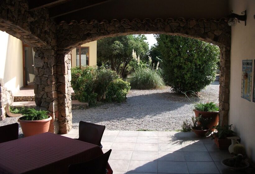فندق Agriturismo Rocce Bianche   Bungalows