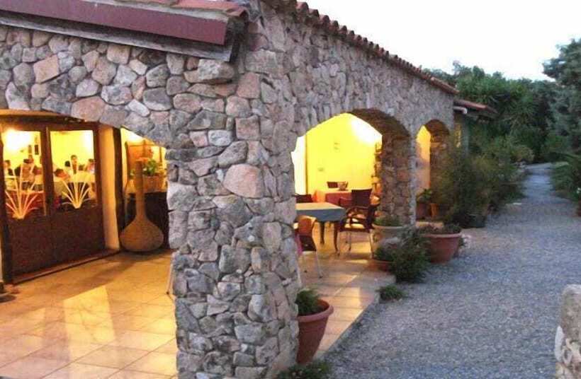 فندق Agriturismo Rocce Bianche   Bungalows