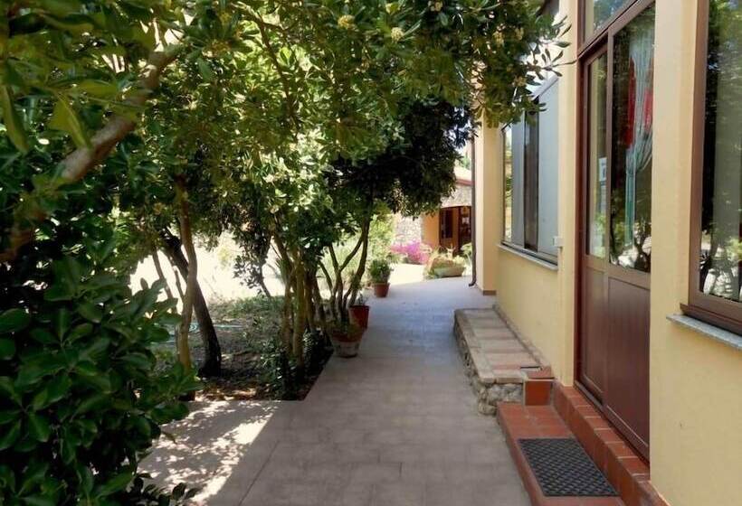 فندق Agriturismo Rocce Bianche   Bungalows
