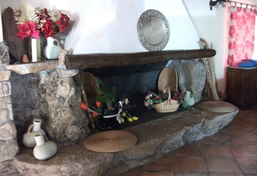 فندق Agriturismo Rocce Bianche   Bungalows