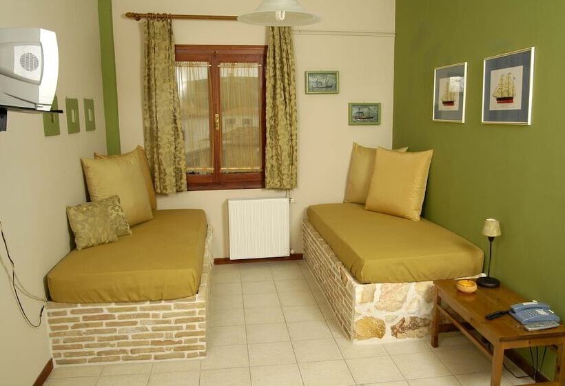 Отель Filoxenia Studios