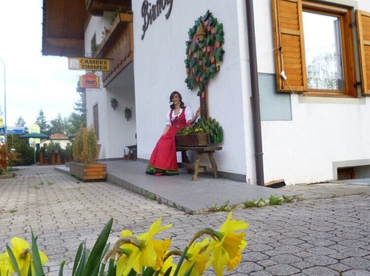 ホテル Garni Biancaneve Ruffrè Mendola