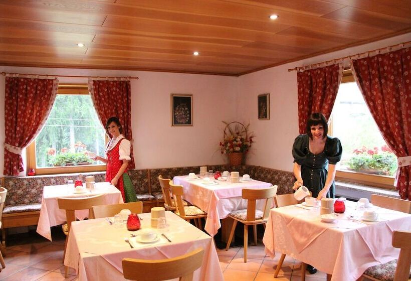 ホテル Garni Biancaneve Ruffrè Mendola