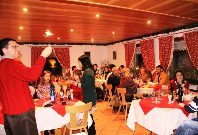 ホテル Garni Biancaneve Ruffrè Mendola