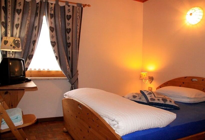 ホテル Garni Biancaneve Ruffrè Mendola