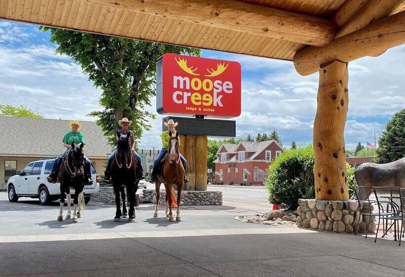 בית מלון כפרי Moose Creek Lodge & Suites