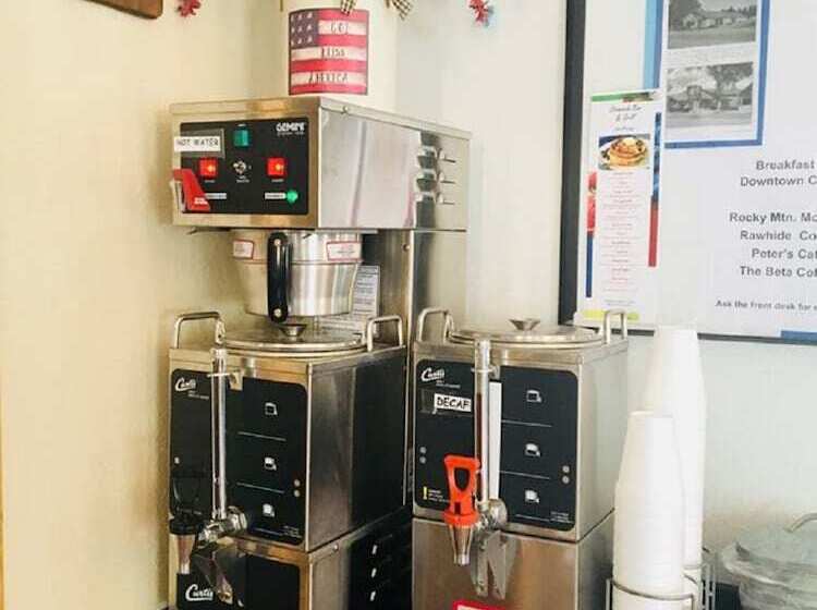 בית מלון כפרי Moose Creek Lodge & Suites