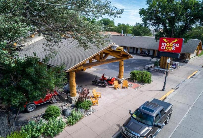 בית מלון כפרי Moose Creek Lodge & Suites