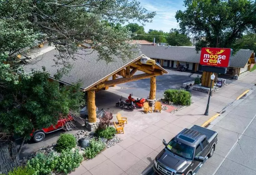 Hotelli Moose Creek Lodge & Suites