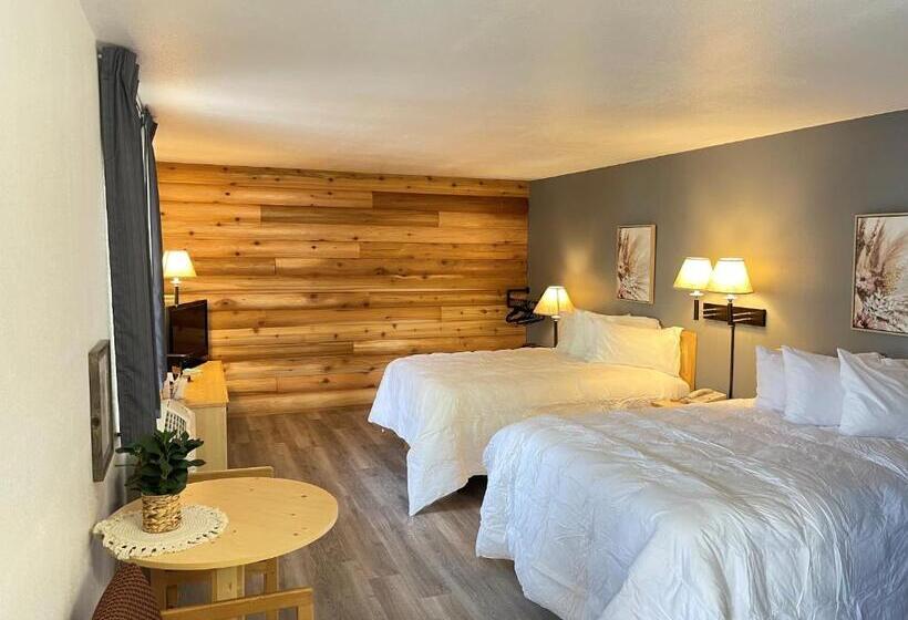 בית מלון כפרי Moose Creek Lodge & Suites