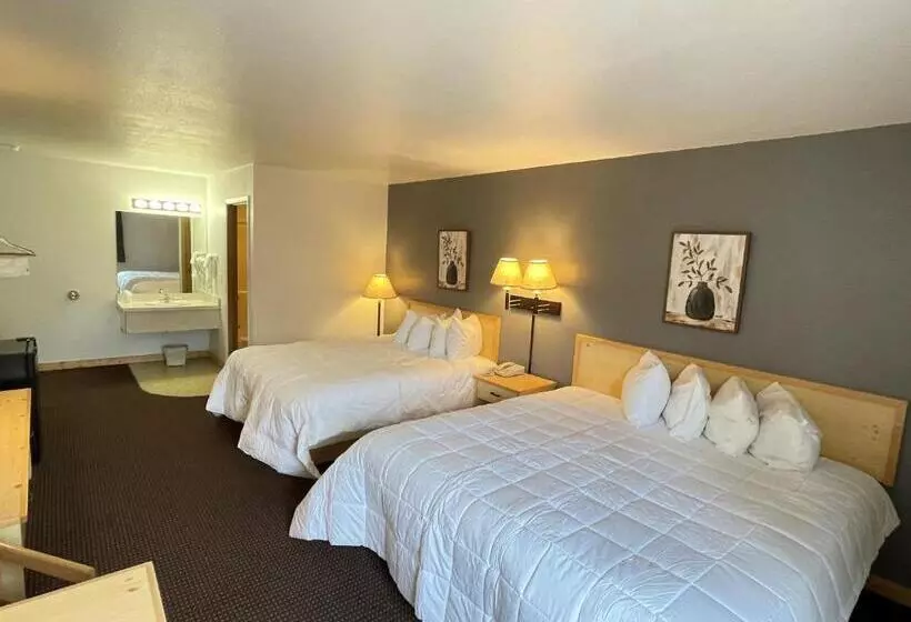 Hotelli Moose Creek Lodge & Suites