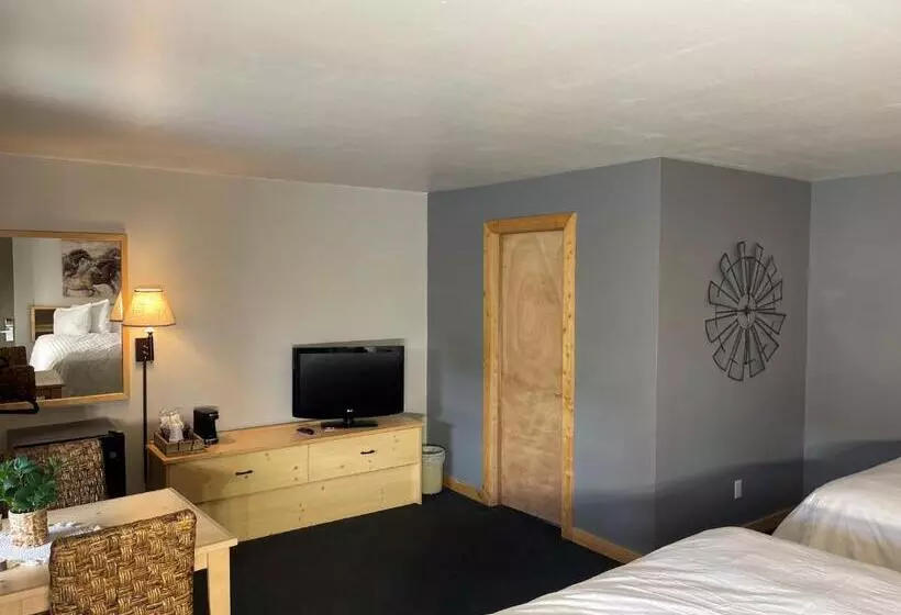 Hotelli Moose Creek Lodge & Suites
