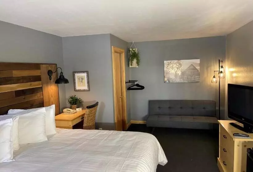 Hotelli Moose Creek Lodge & Suites